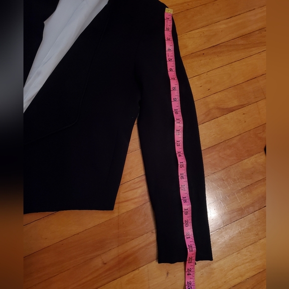 Alice + Olivia Employed Open Front black blazer. Size 8. Classic and classy. - Picture 10 of 11